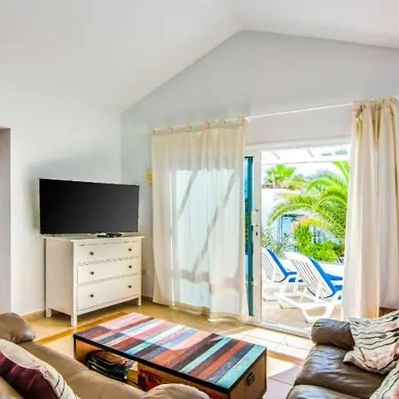 Sleeps 4 Pool Wifi *