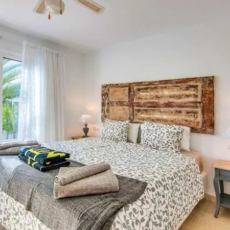 Apartment Sleeps 4 Pool Wifi *