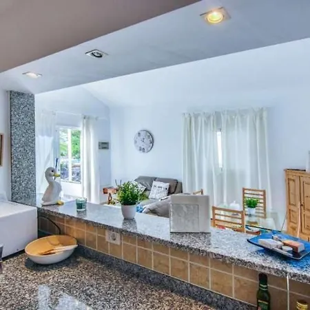 Sleeps 4 Pool Wifi Charco del Palo