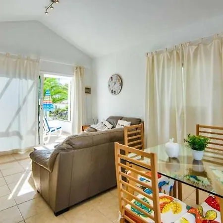 Sleeps 4 Pool Wifi Apartment *