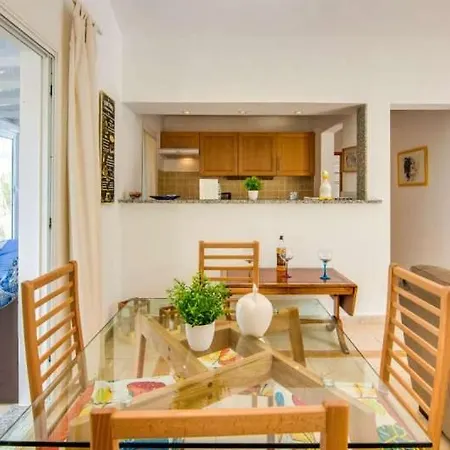 Sleeps 4 Pool Wifi Charco del Palo