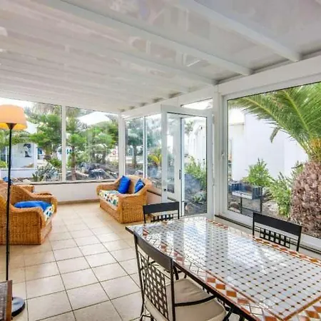 Sleeps 4 Pool Wifi Apartment