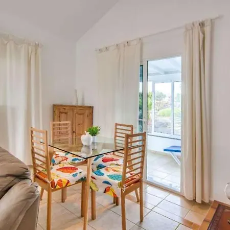 Apartment Sleeps 4 Pool Wifi *